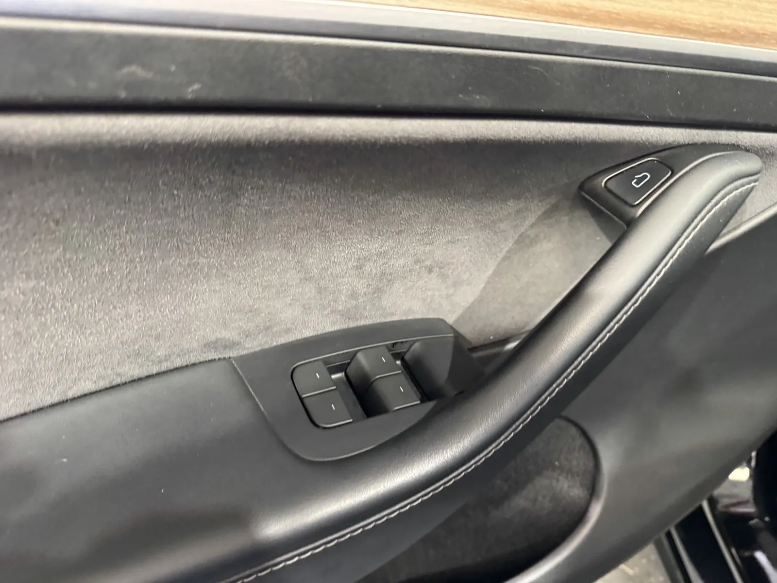 Tesla Model Y photo 14