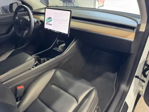 More photos of 2021 Tesla Model Y Long Range at Premium Autos - Norco, CA