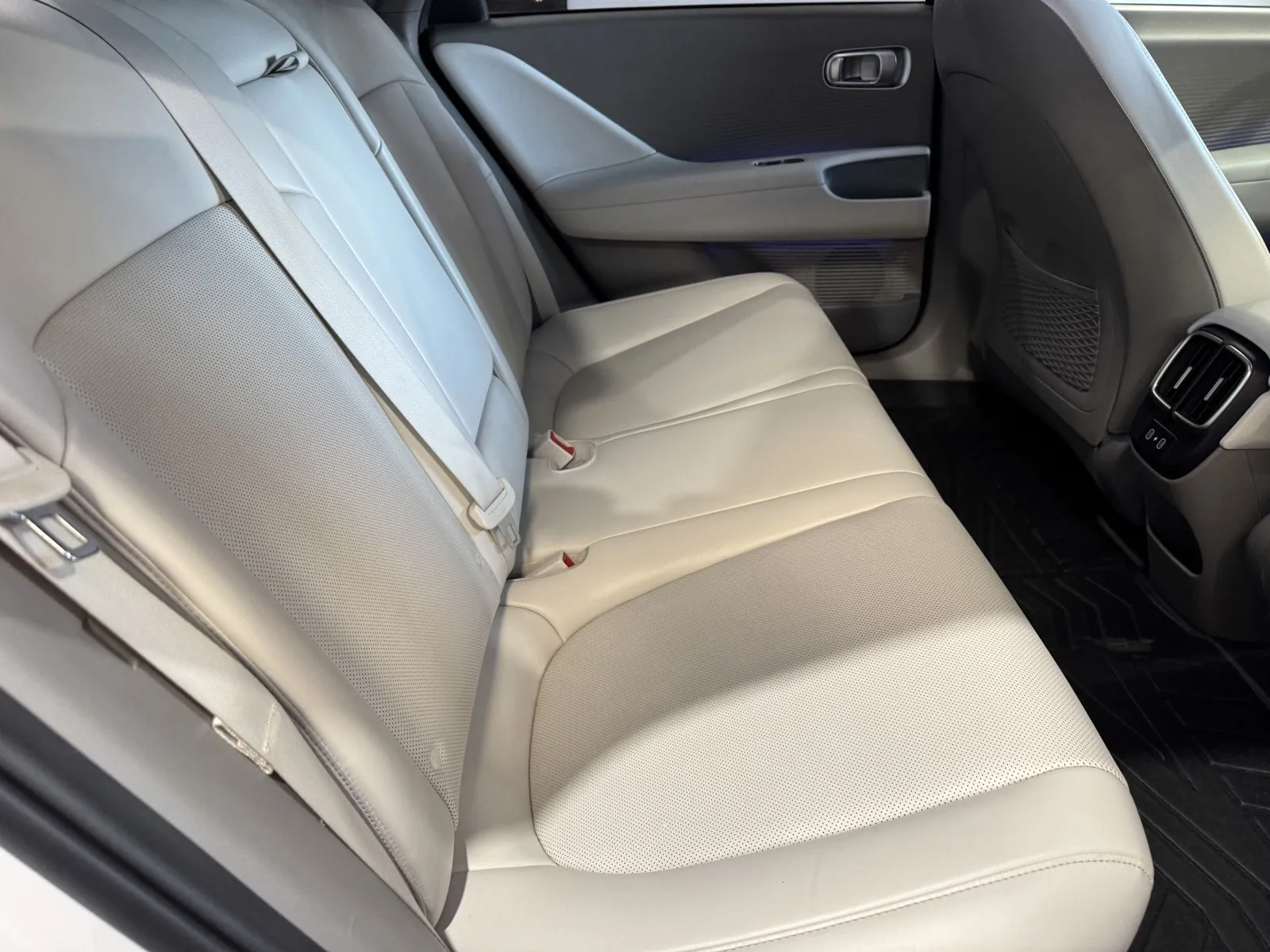 Hyundai Ioniq 6 photo 8