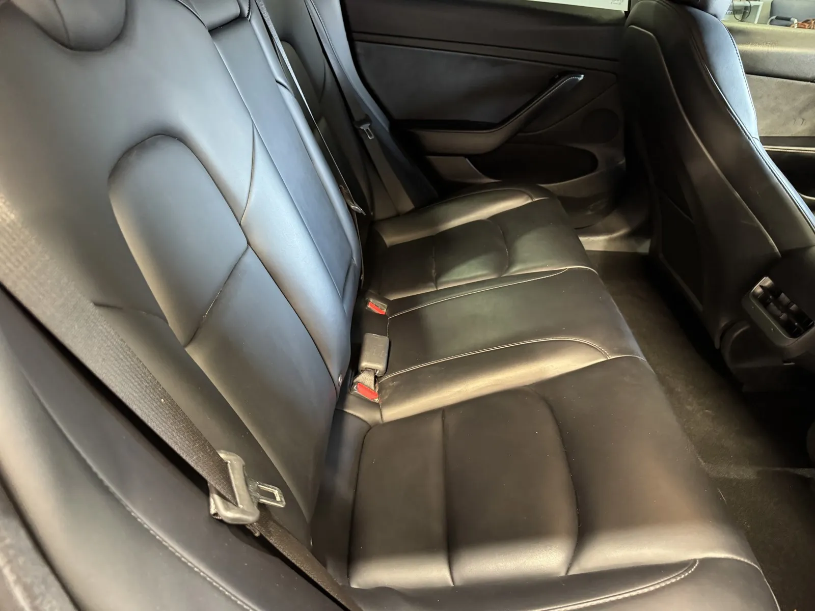 Tesla Model 3 photo 7