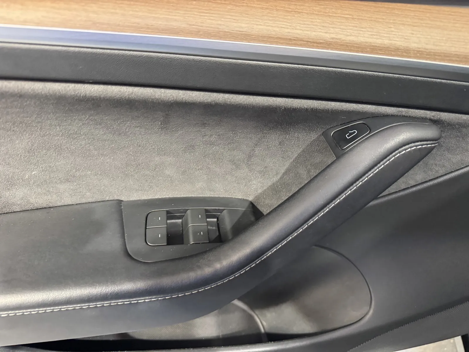 Tesla Model 3 photo 14
