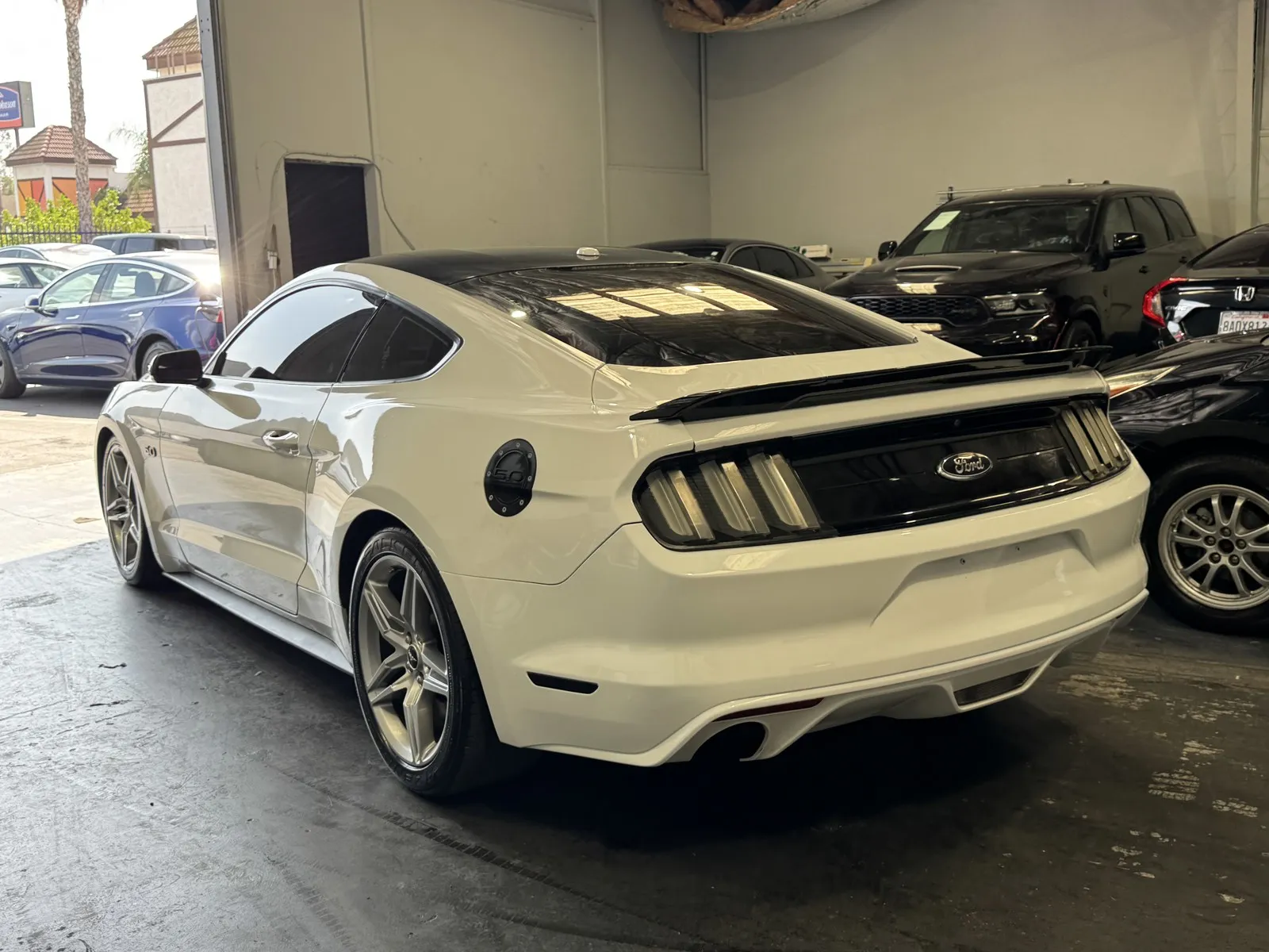 Ford Mustang photo 2