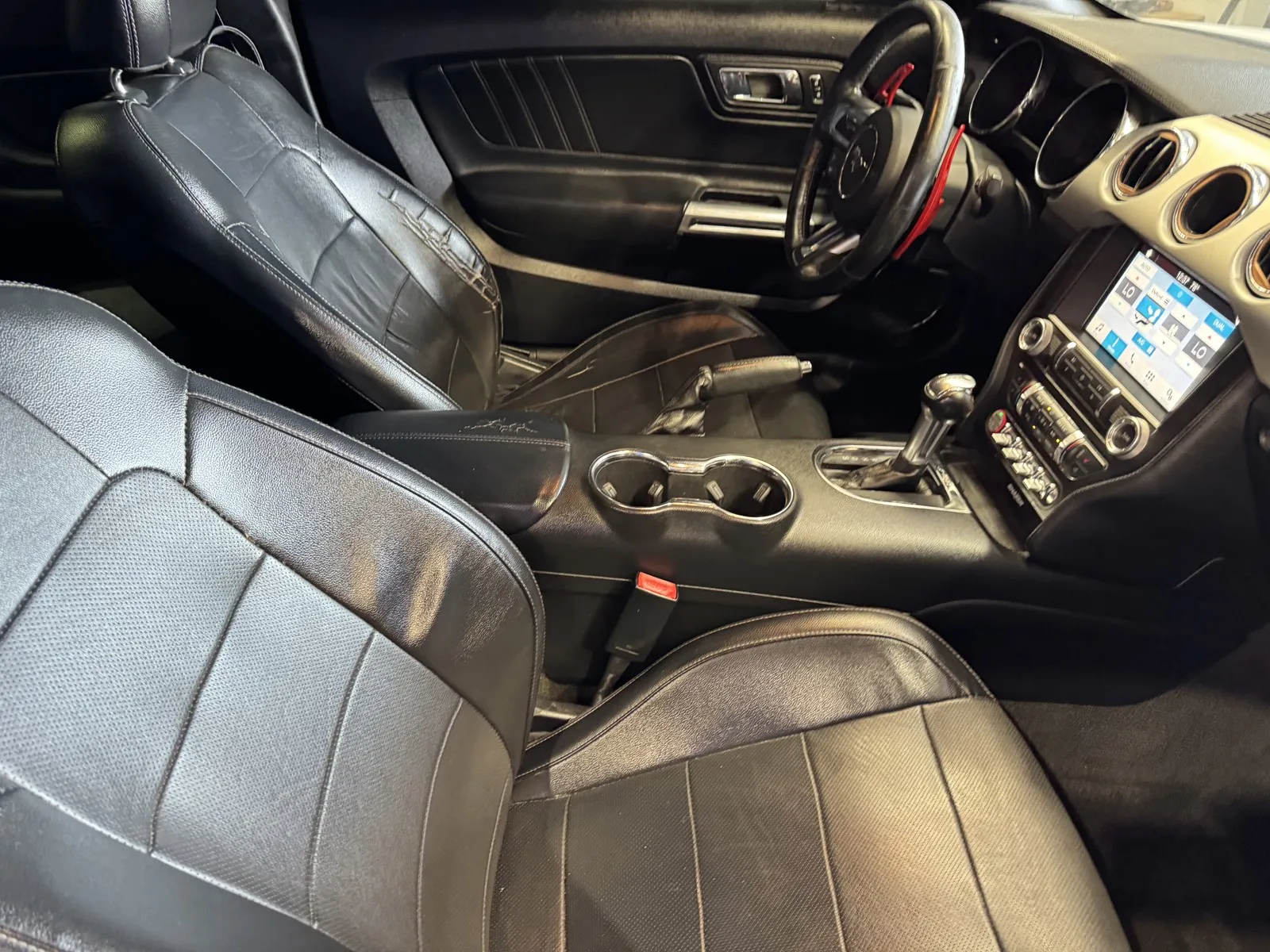 Ford Mustang photo 6