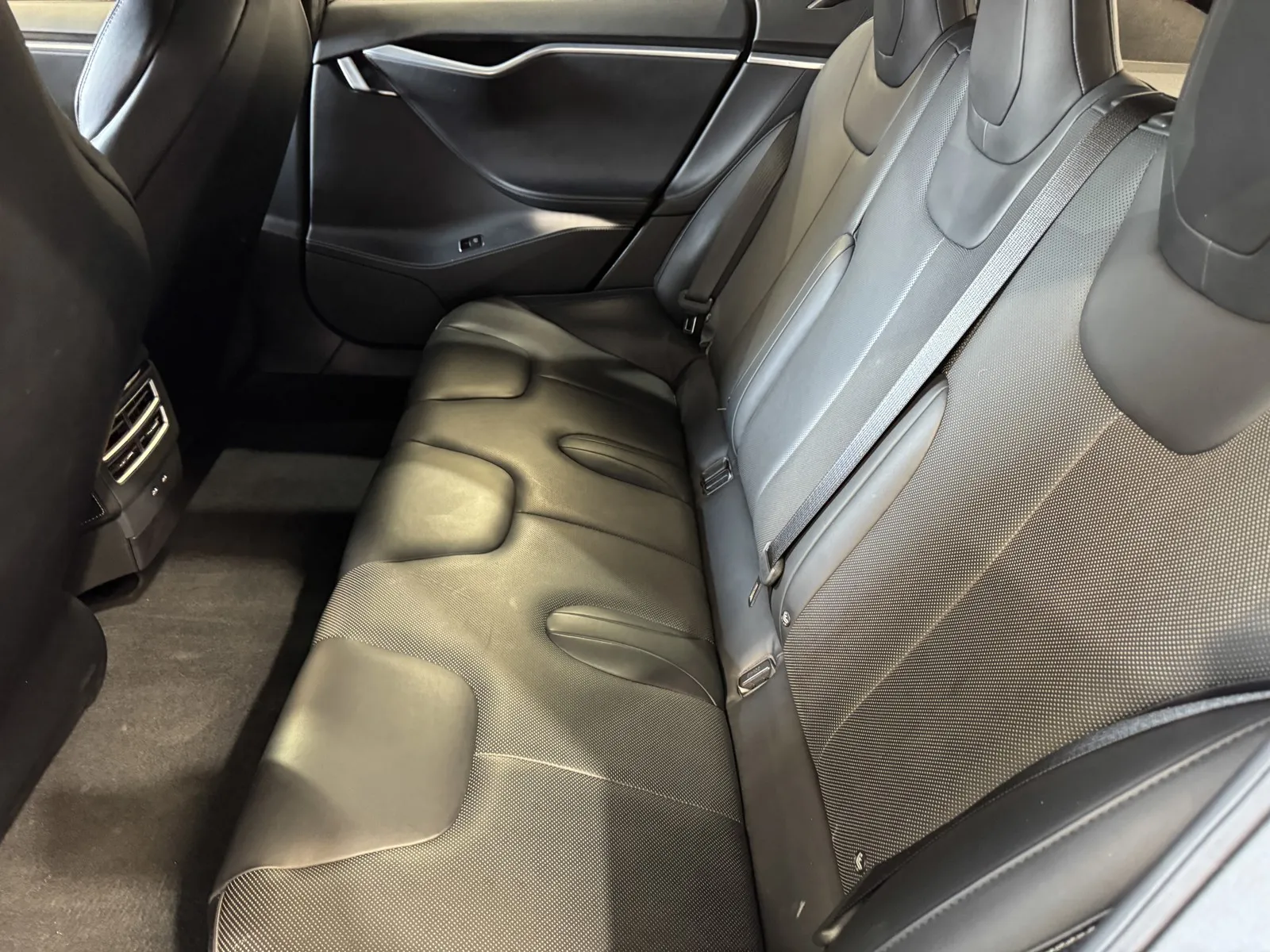 Tesla Model S photo 11