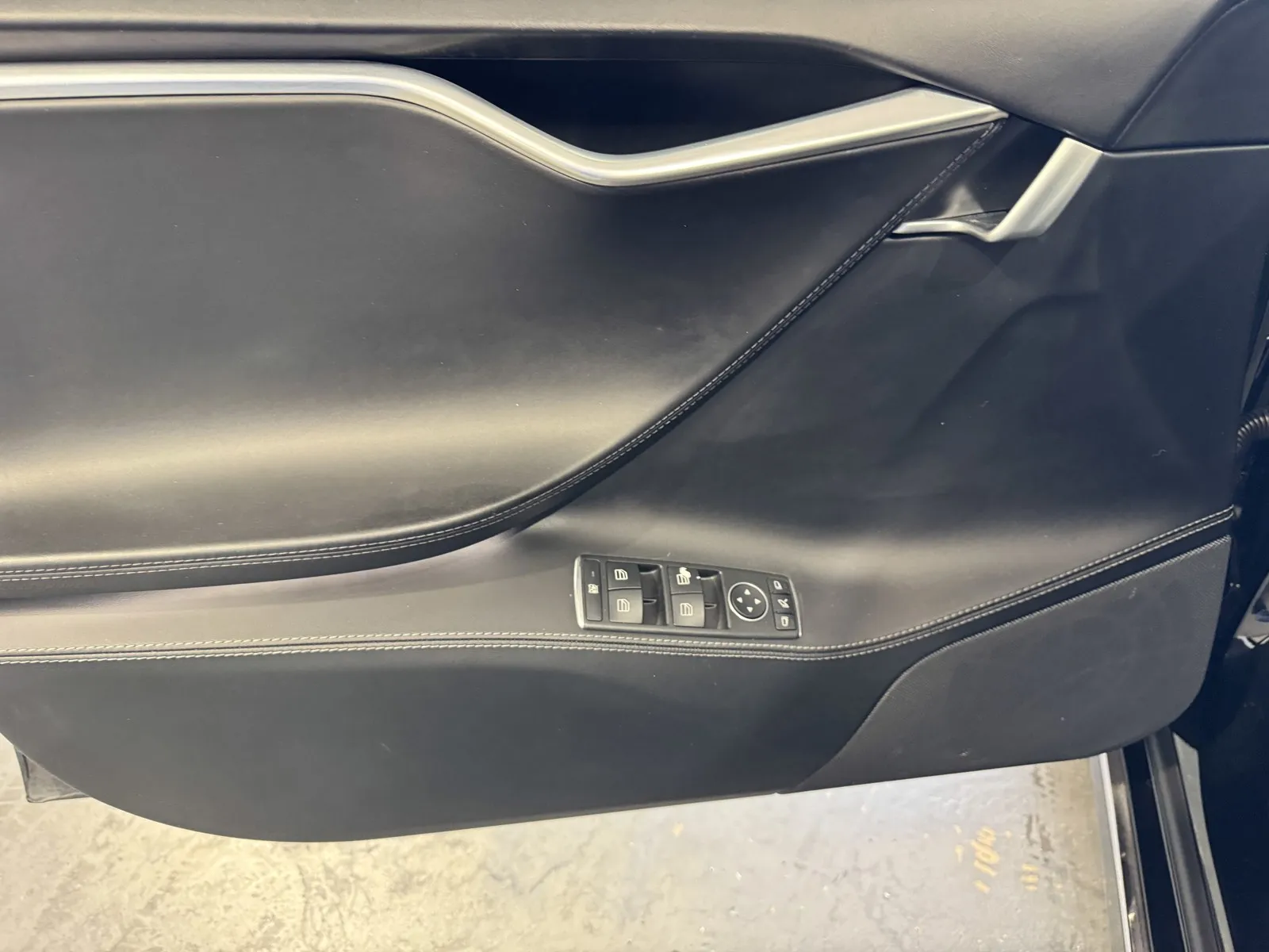 Tesla Model S photo 14