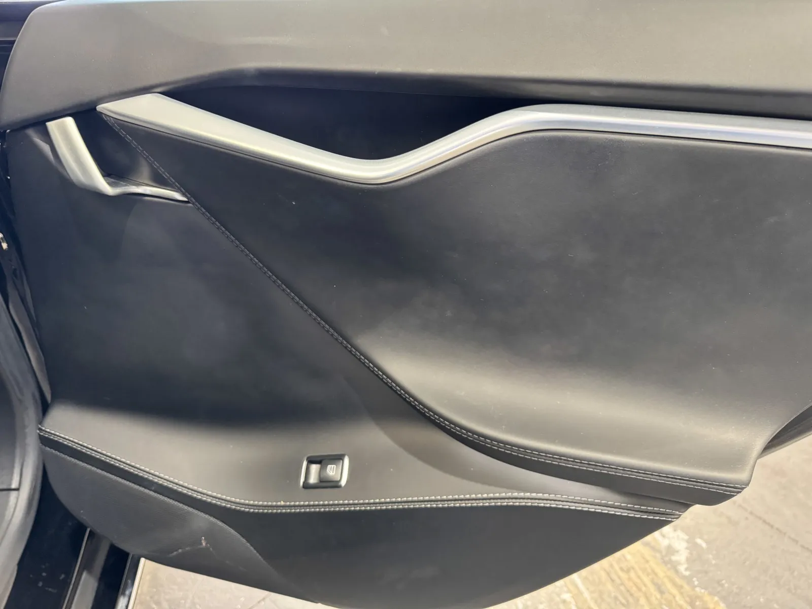 Tesla Model S photo 18