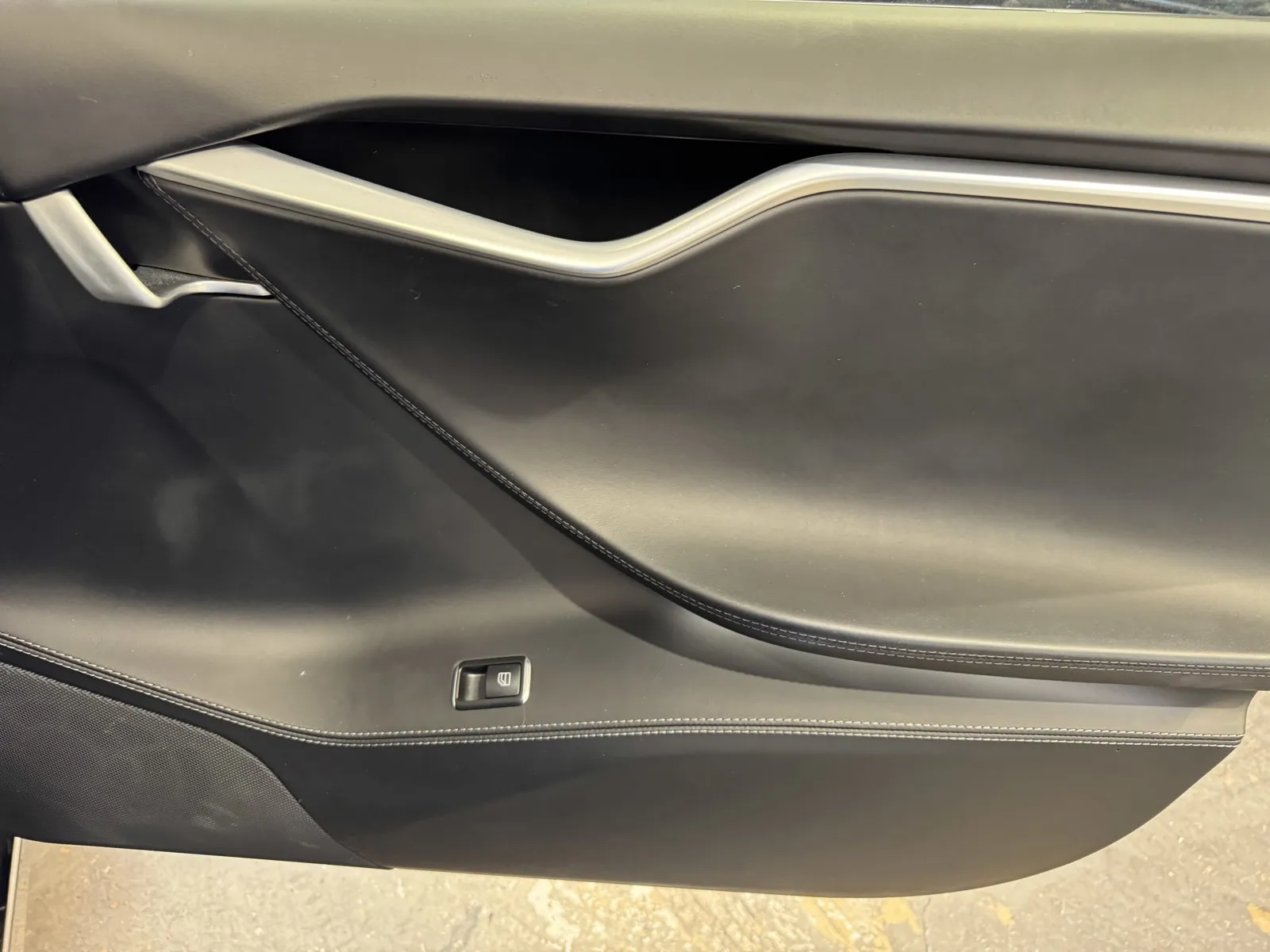 Tesla Model S photo 8