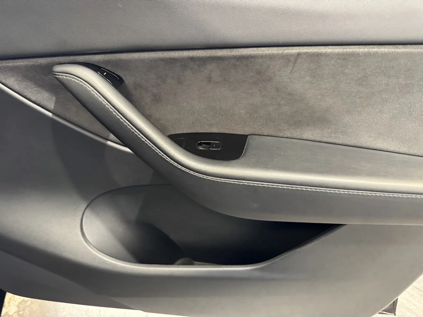 Tesla Model Y photo 7