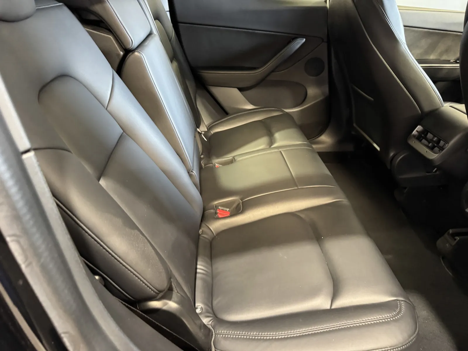 Tesla Model Y photo 8