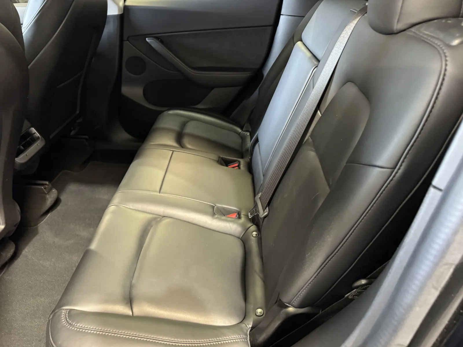 Tesla Model Y photo 10