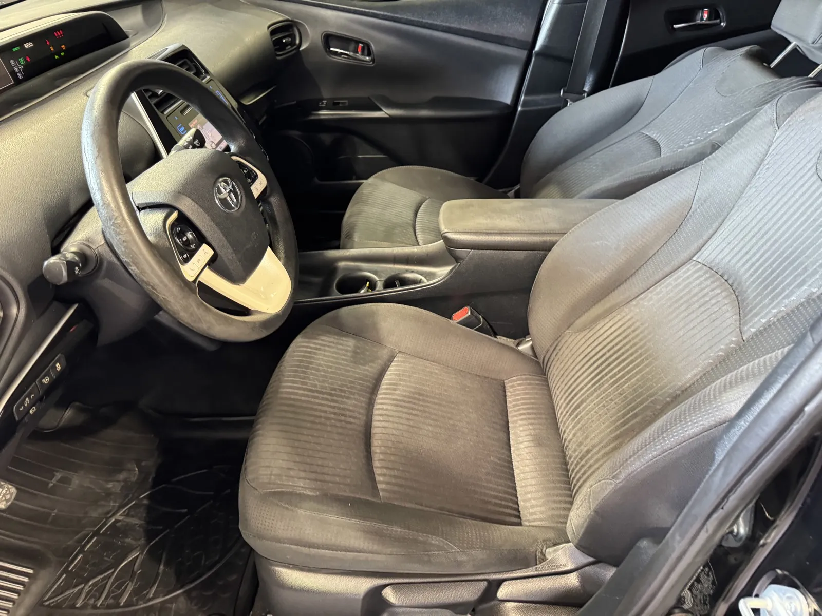 Toyota Prius photo 12