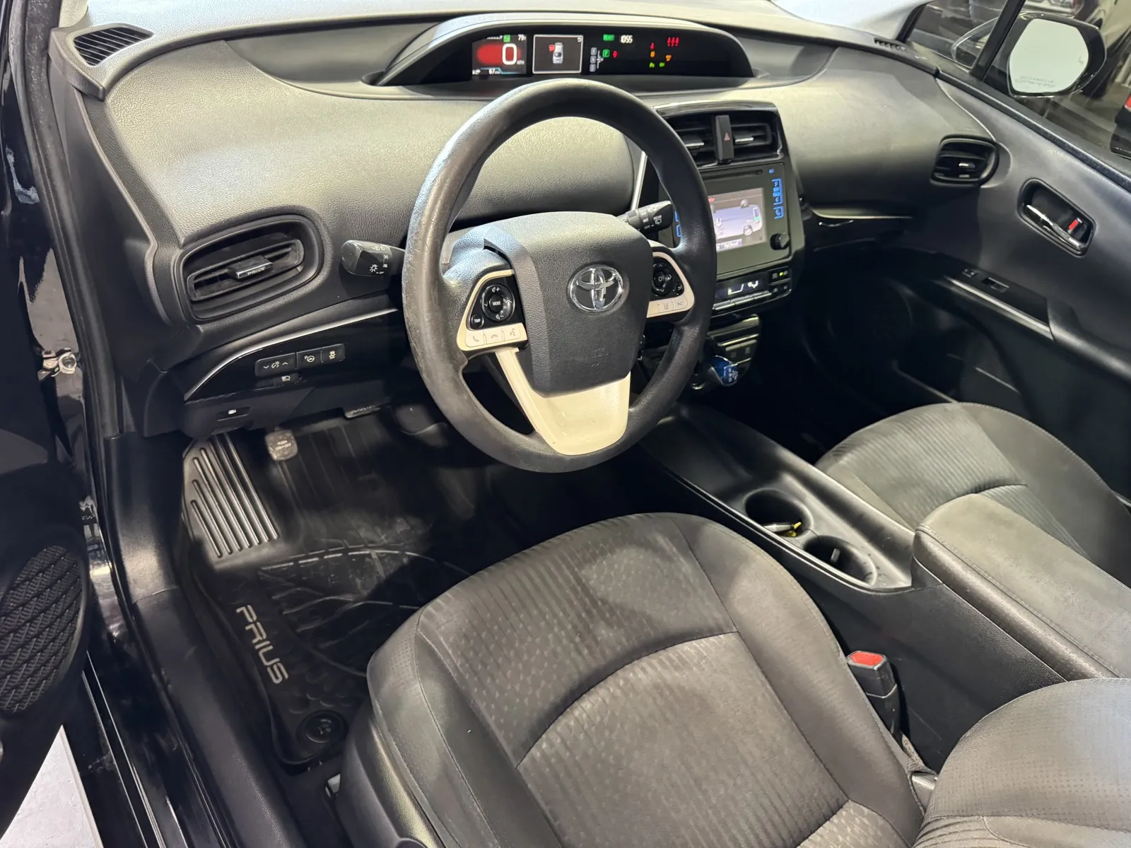 Toyota Prius photo 11