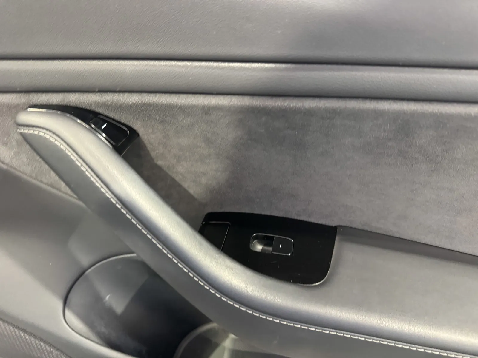 Tesla Model 3 photo 8