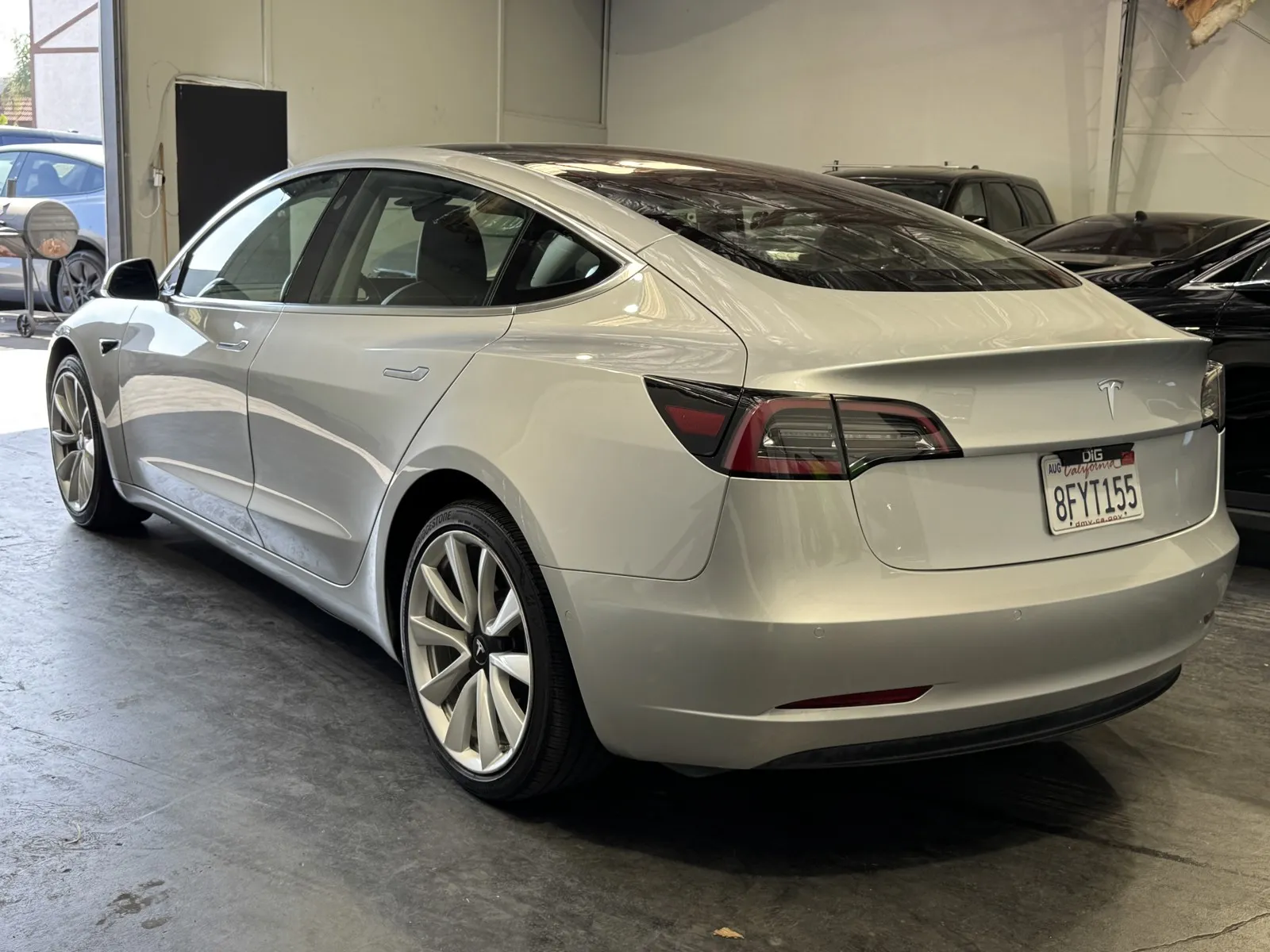 Tesla Model 3 photo 2
