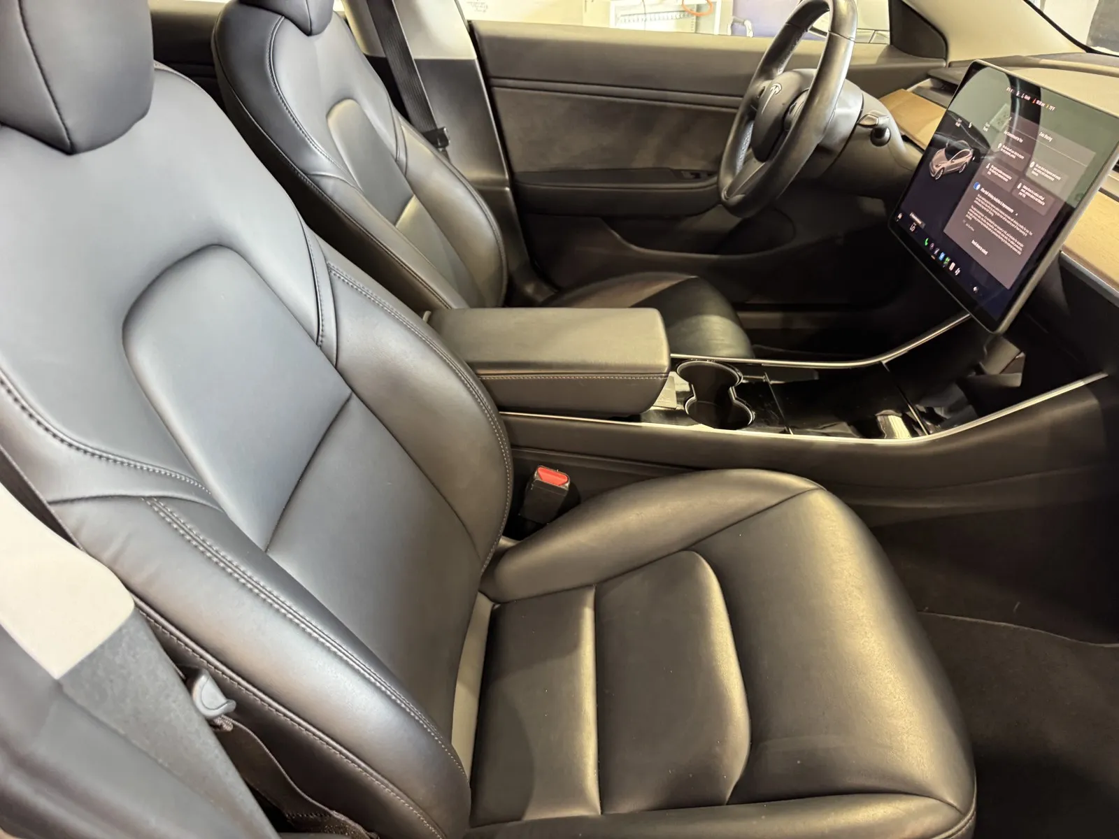 Tesla Model 3 photo 6