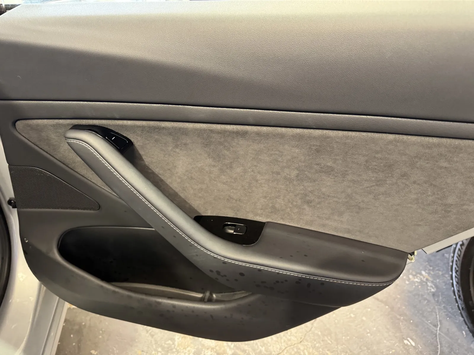 Tesla Model 3 photo 10