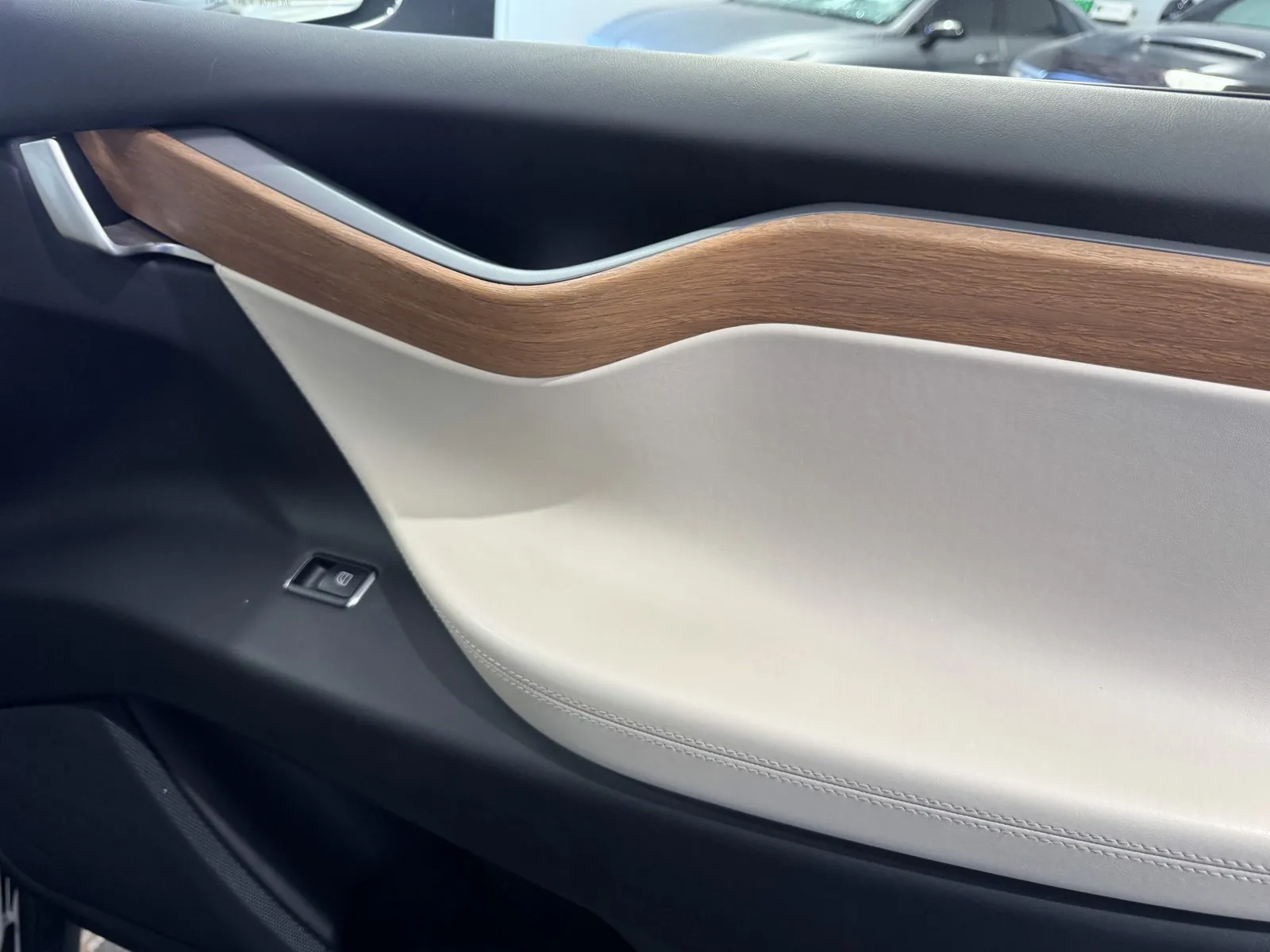 Tesla Model X photo 7