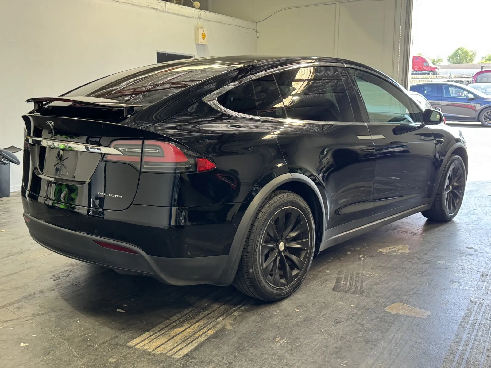 Tesla Model X photo 4