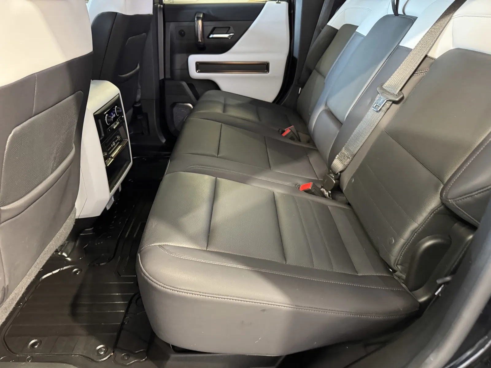 GMC Hummer EV photo 14