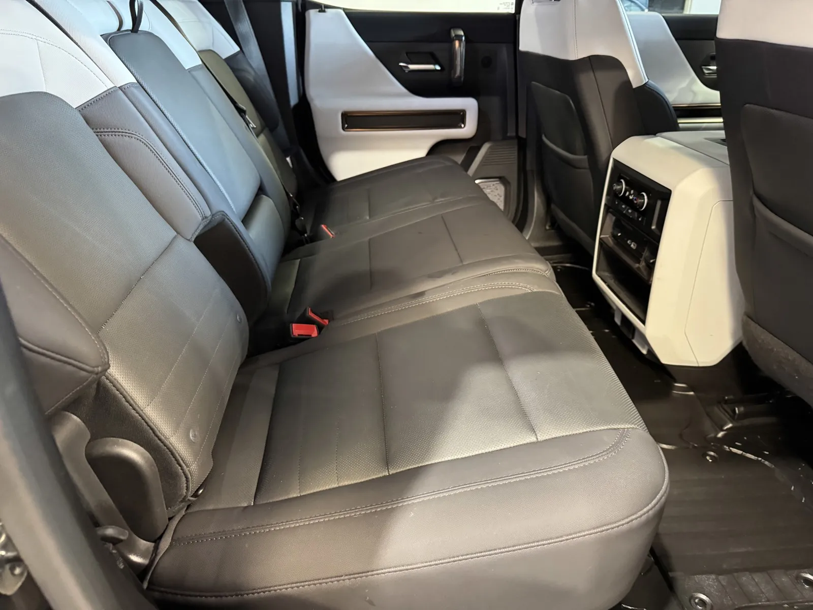 GMC Hummer EV photo 9