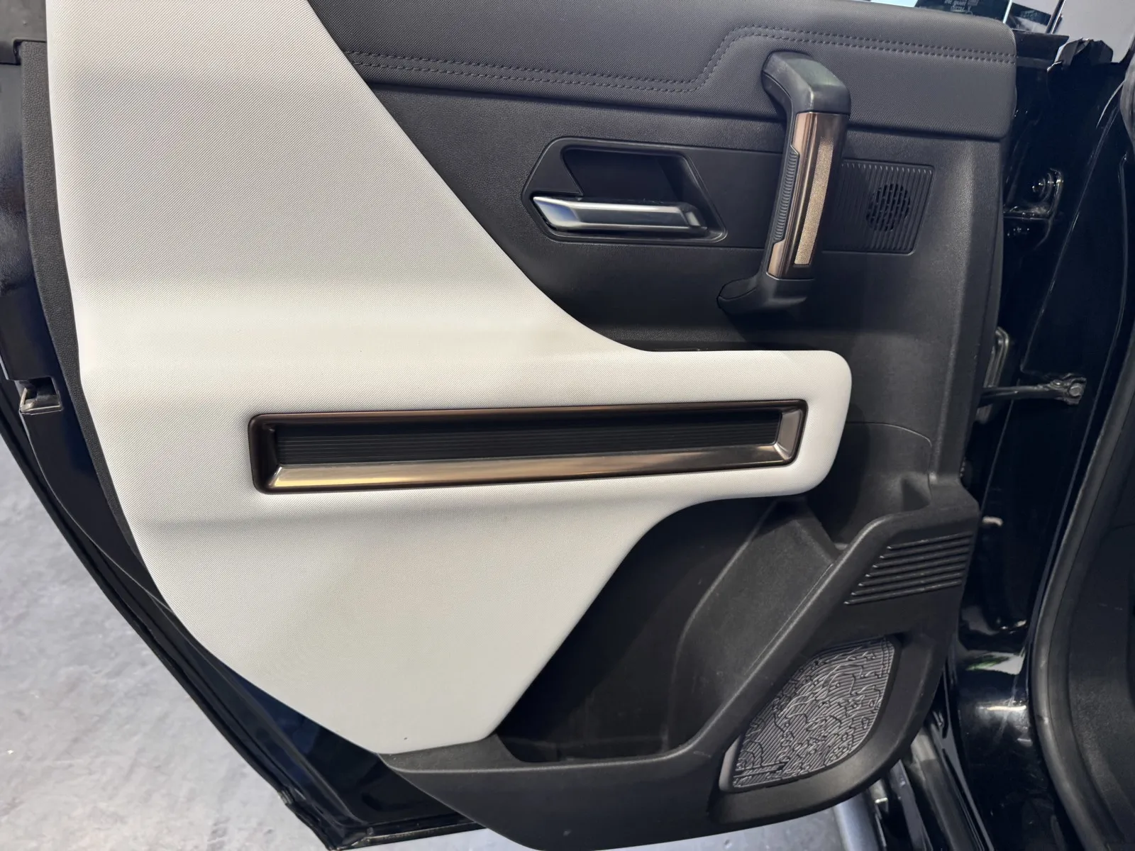 GMC Hummer EV photo 15
