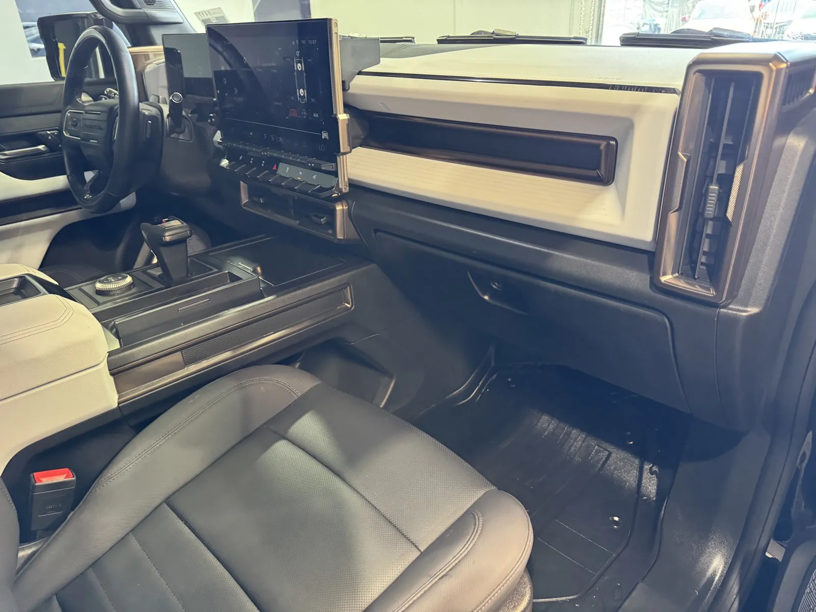 GMC Hummer EV photo 5