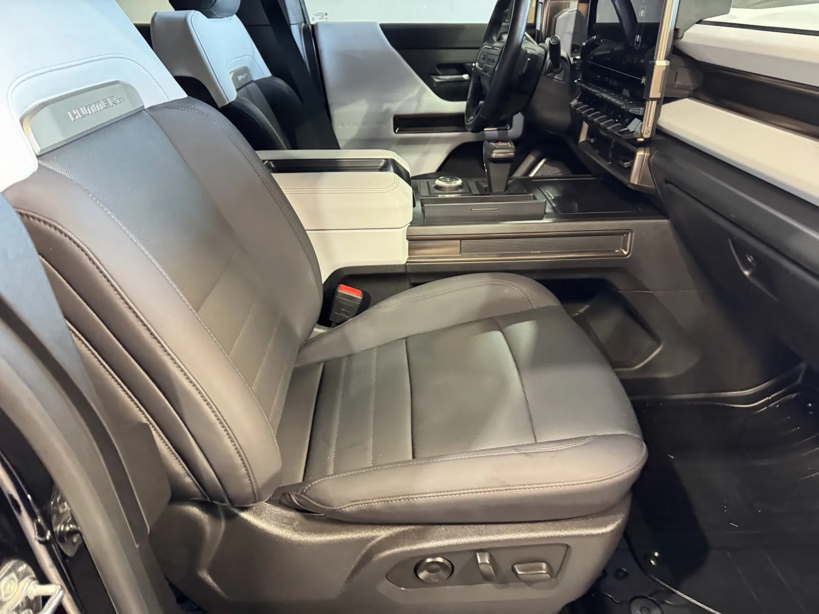 GMC Hummer EV photo 6