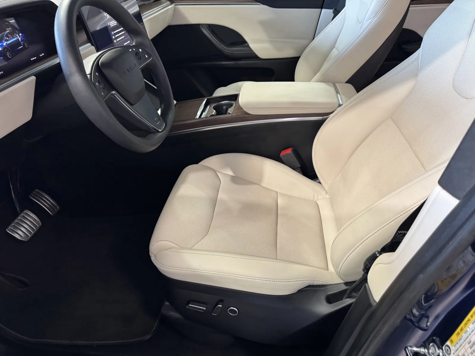 Tesla Model X photo 14