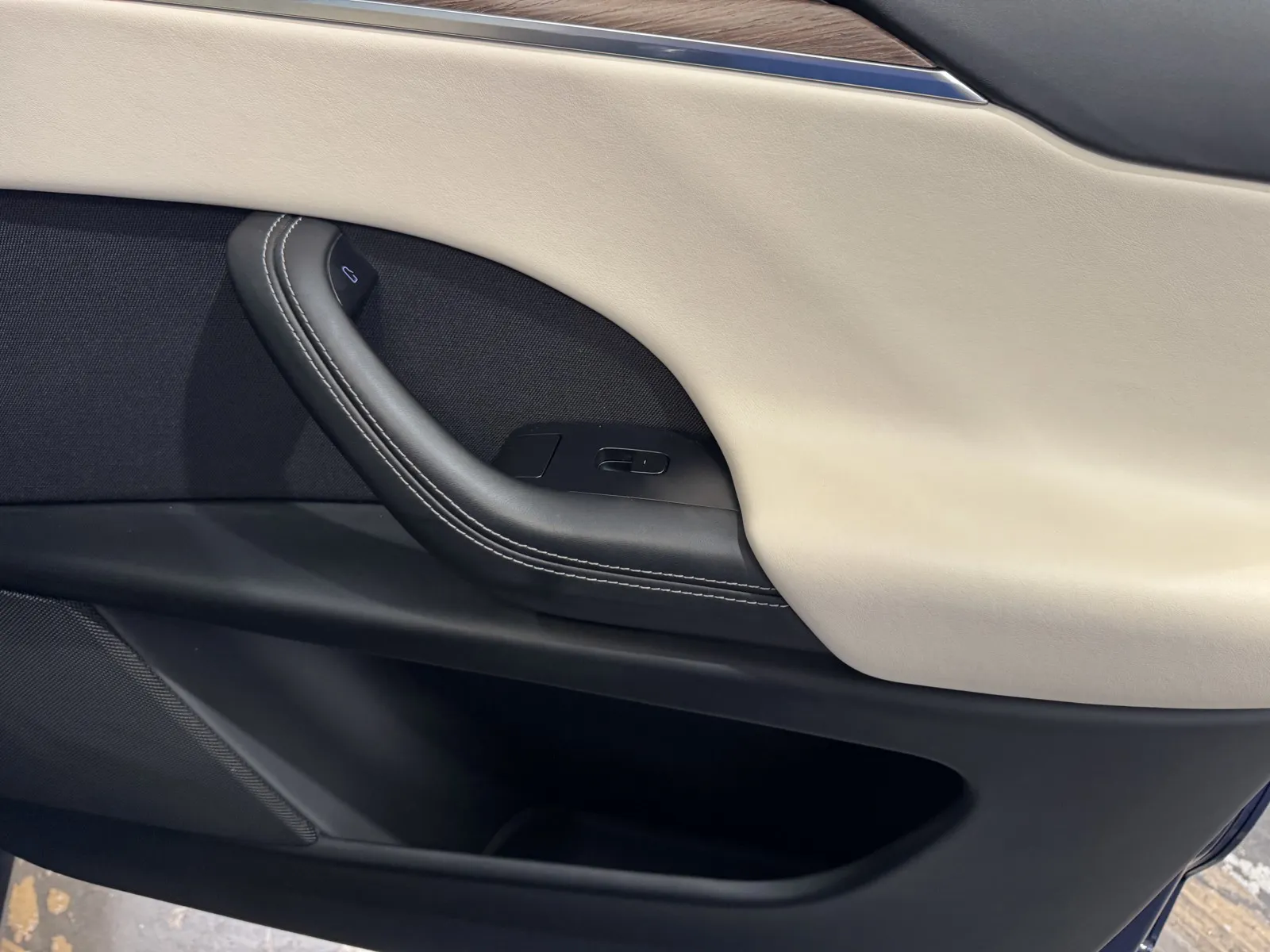 Tesla Model X photo 7