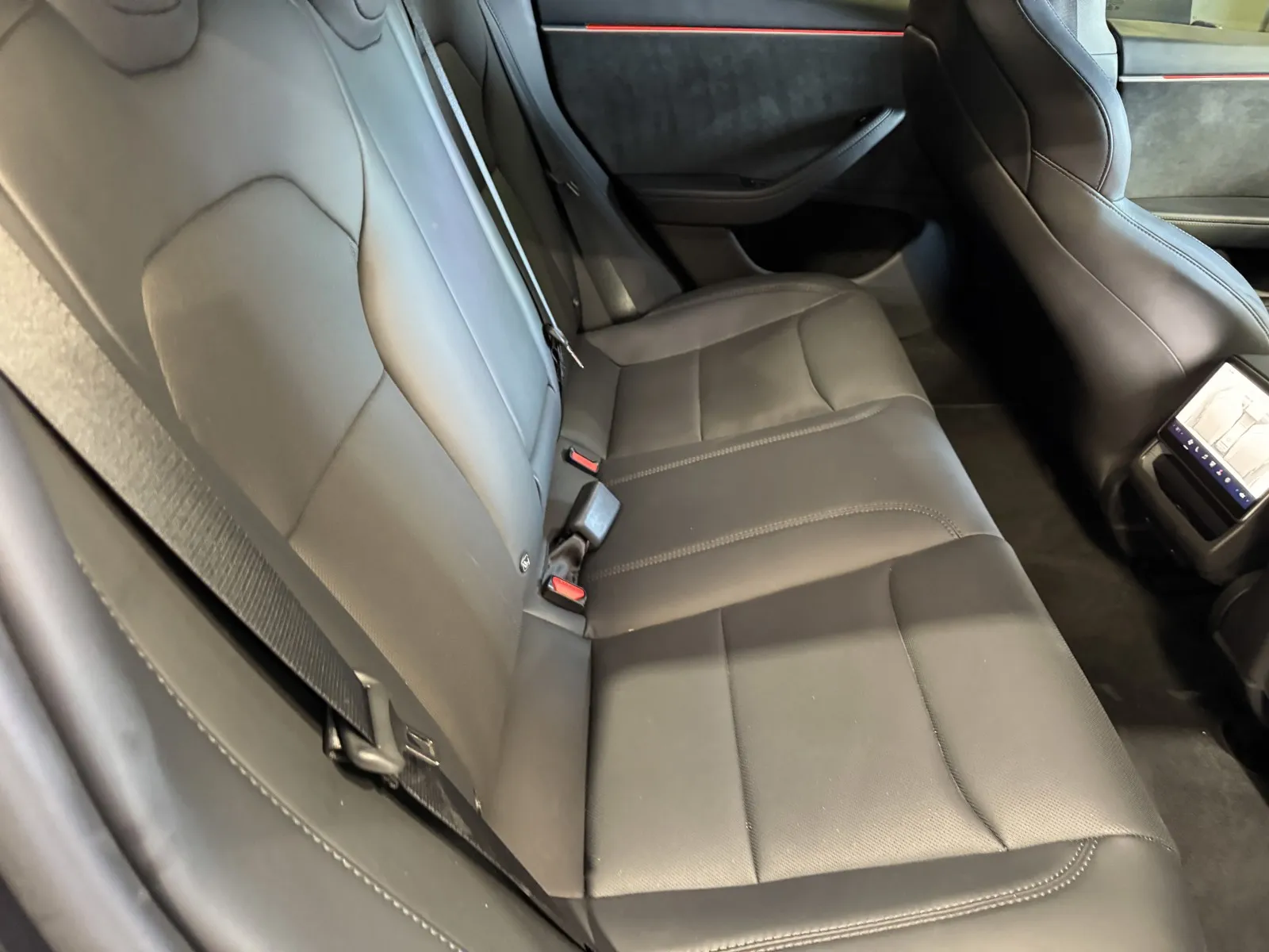 Tesla Model 3 photo 8