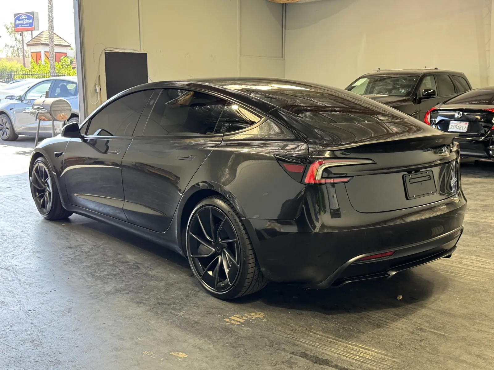 Tesla Model 3 photo 2