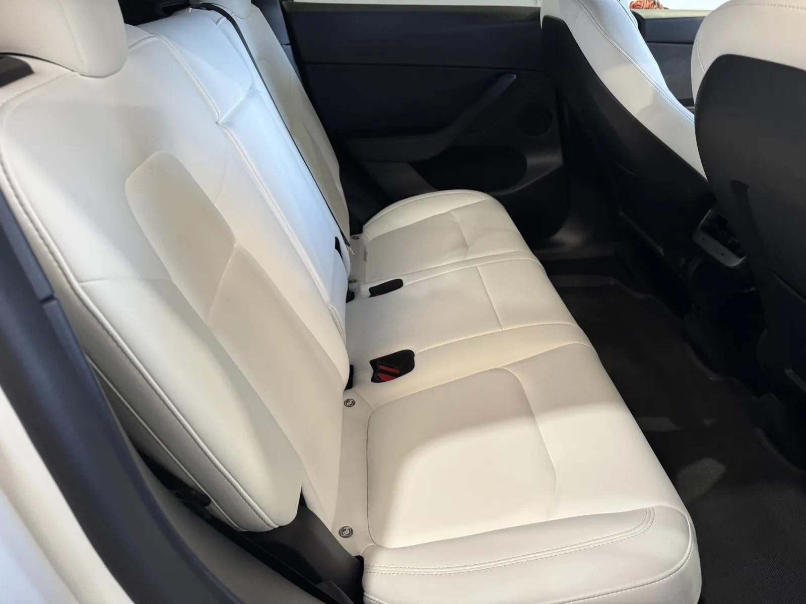 Tesla Model Y photo 8