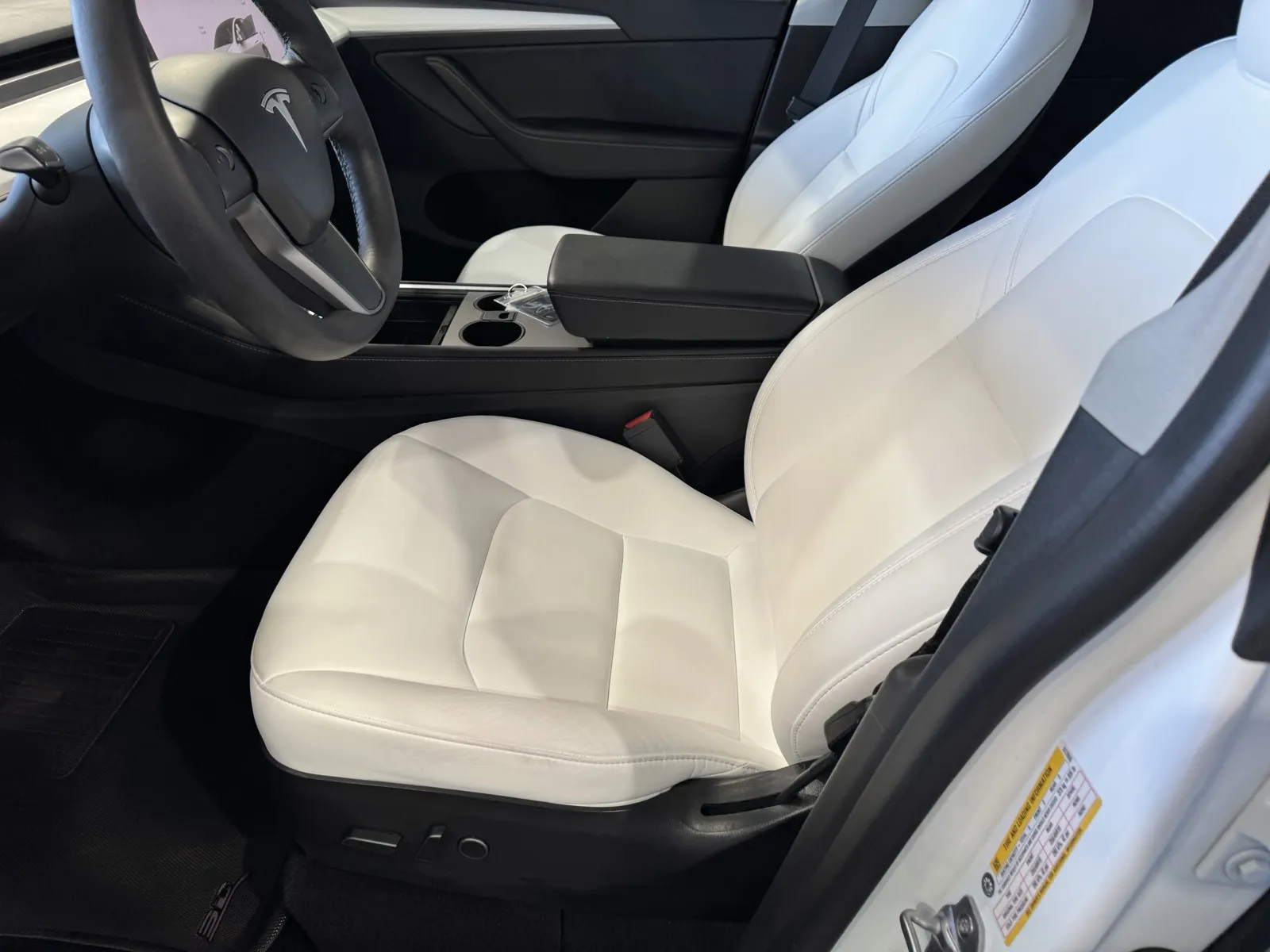 Tesla Model Y photo 12