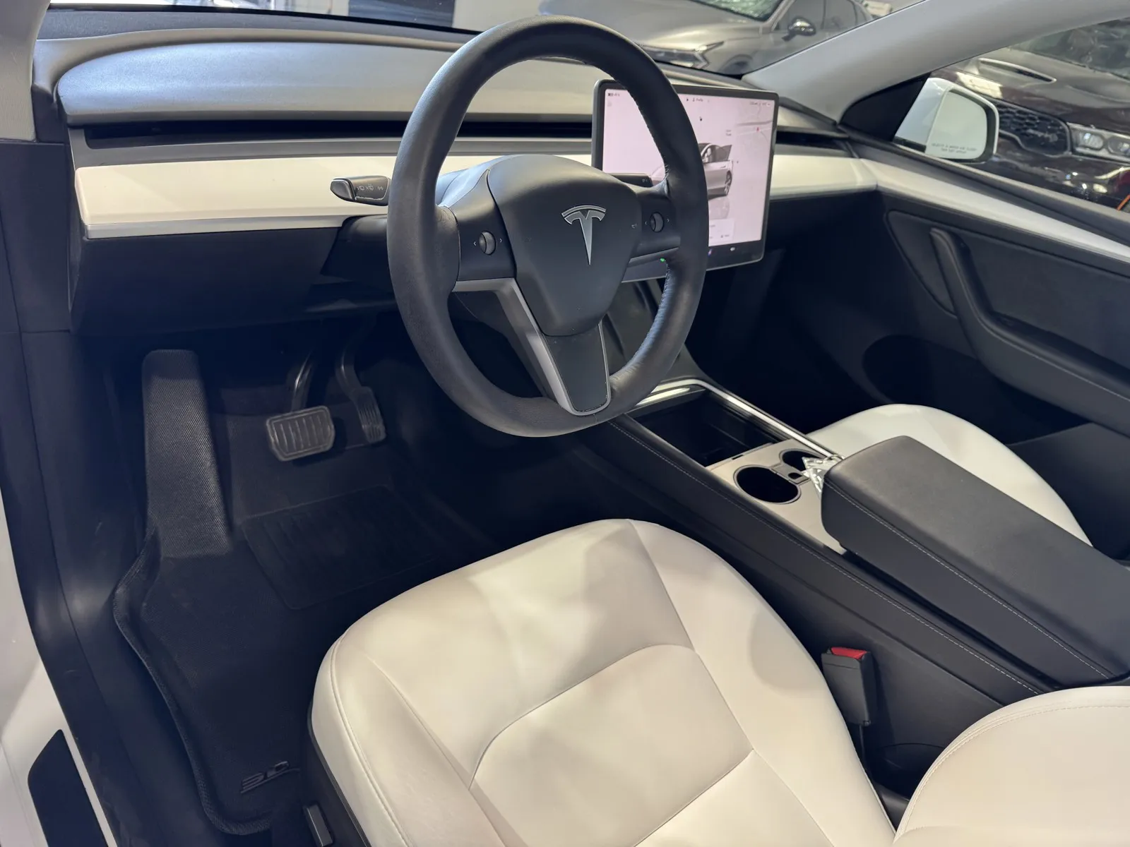 Tesla Model Y photo 11