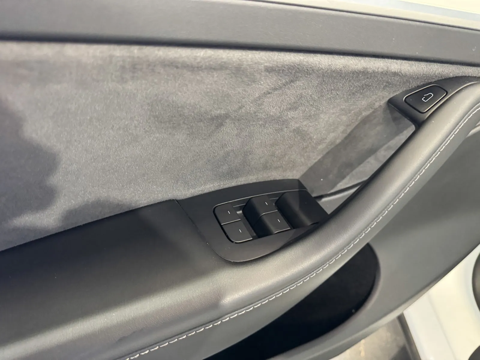 Tesla Model Y photo 14