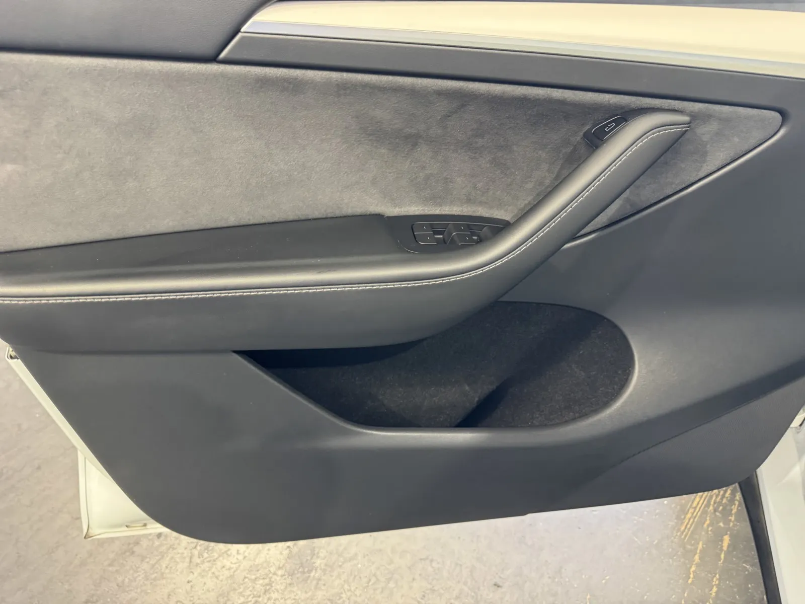 Tesla Model Y photo 13