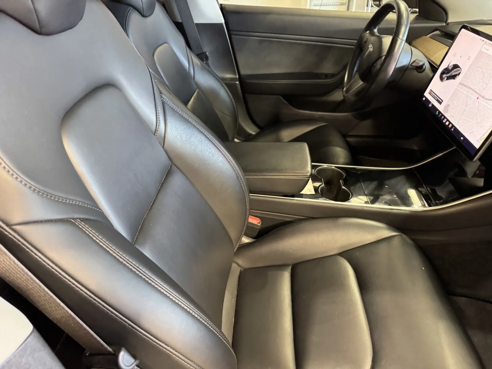 Tesla Model 3 photo 6
