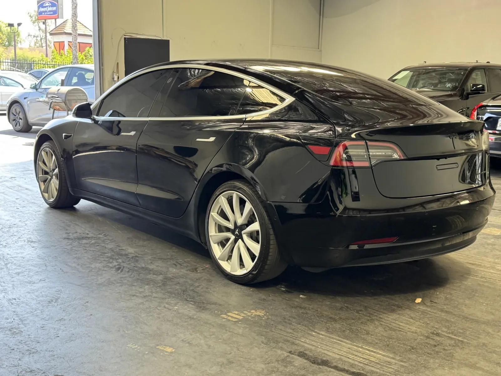 Tesla Model 3 photo 2