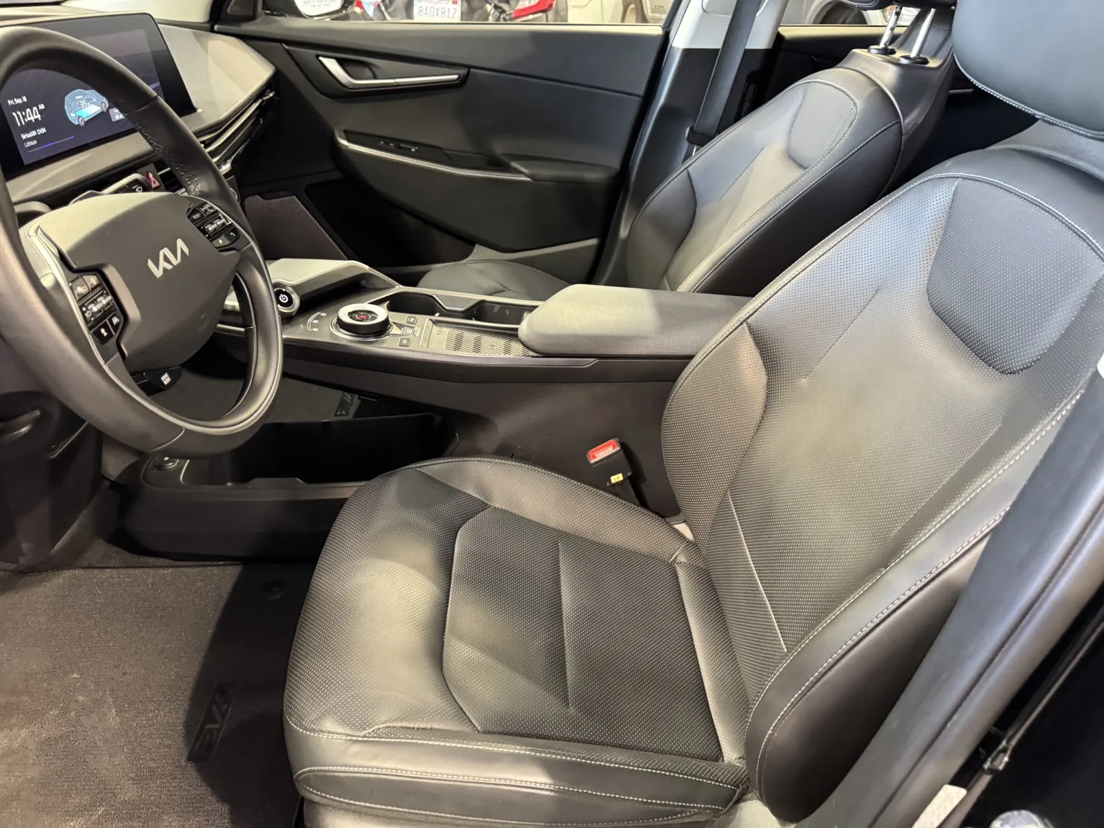 Kia EV6 photo 14