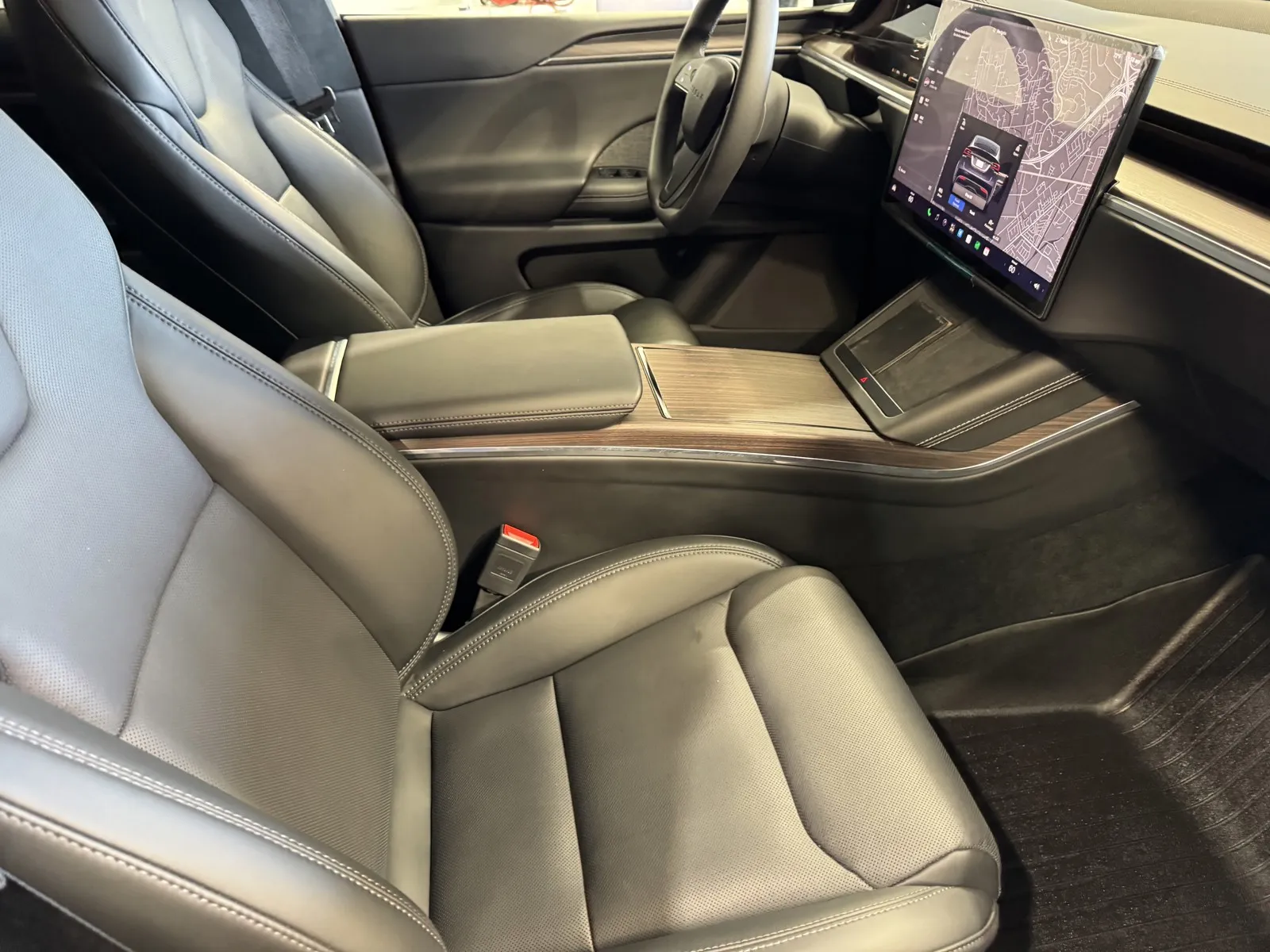 Tesla Model X photo 6
