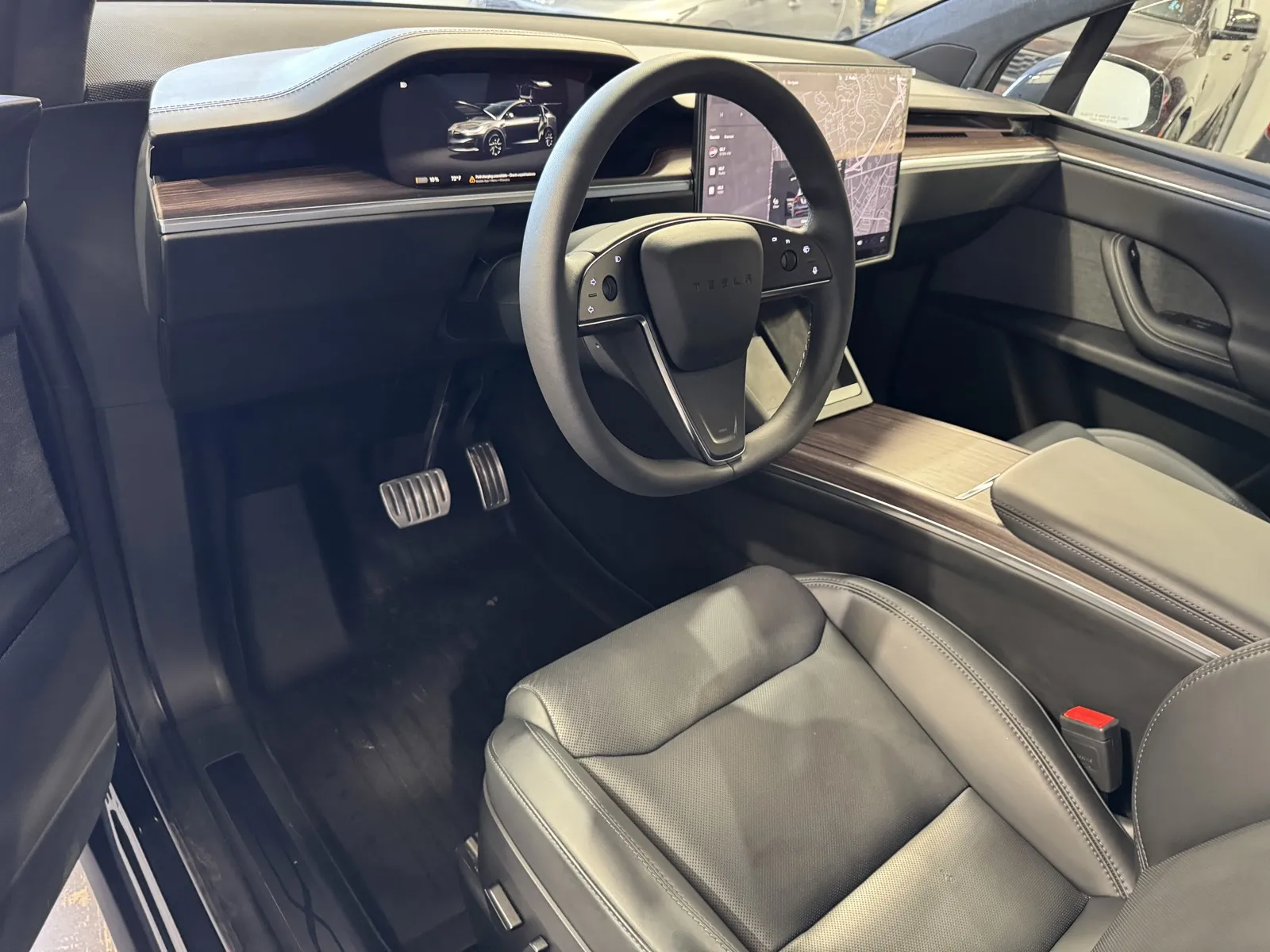 Tesla Model X photo 10