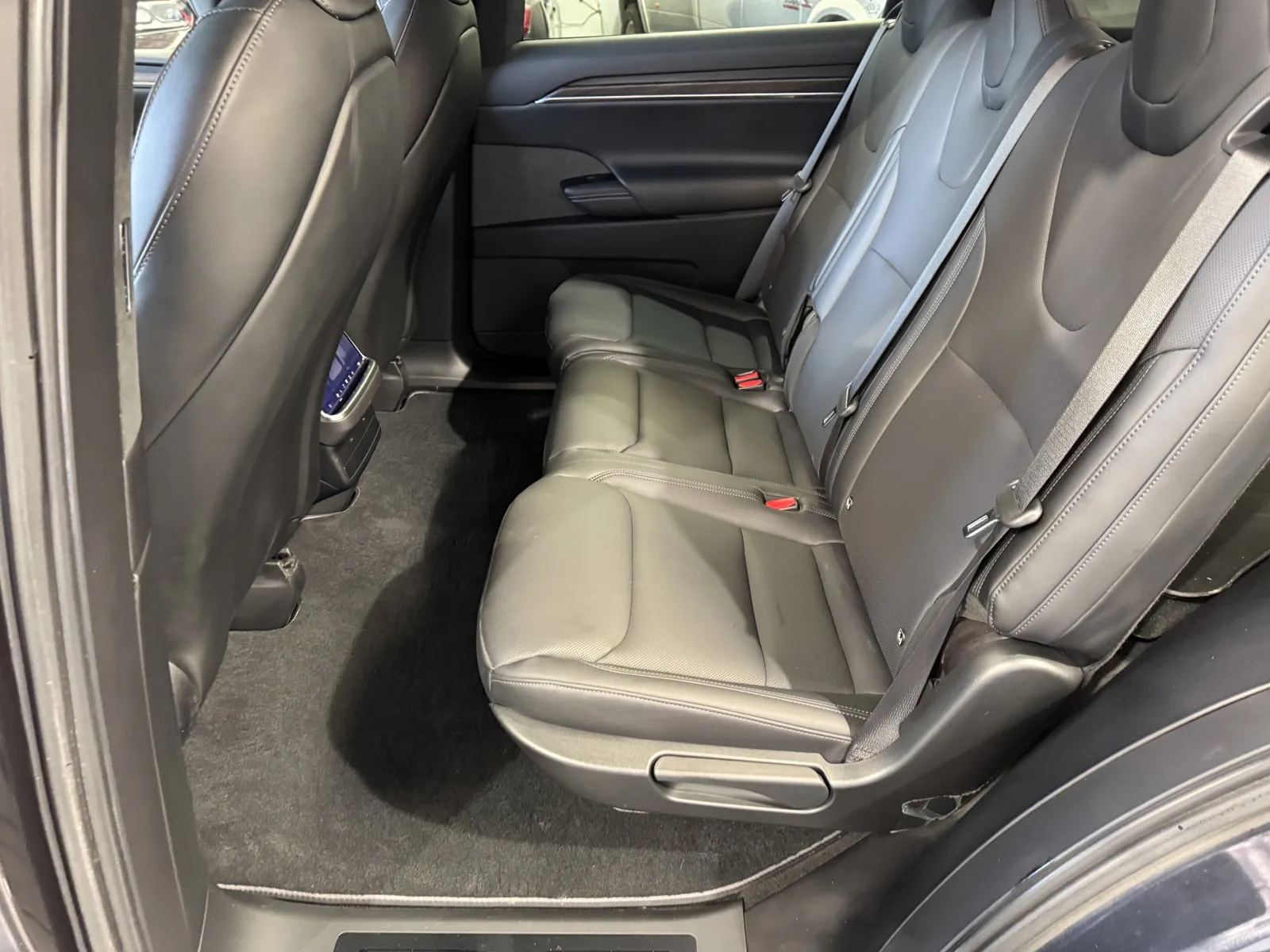 Tesla Model X photo 9
