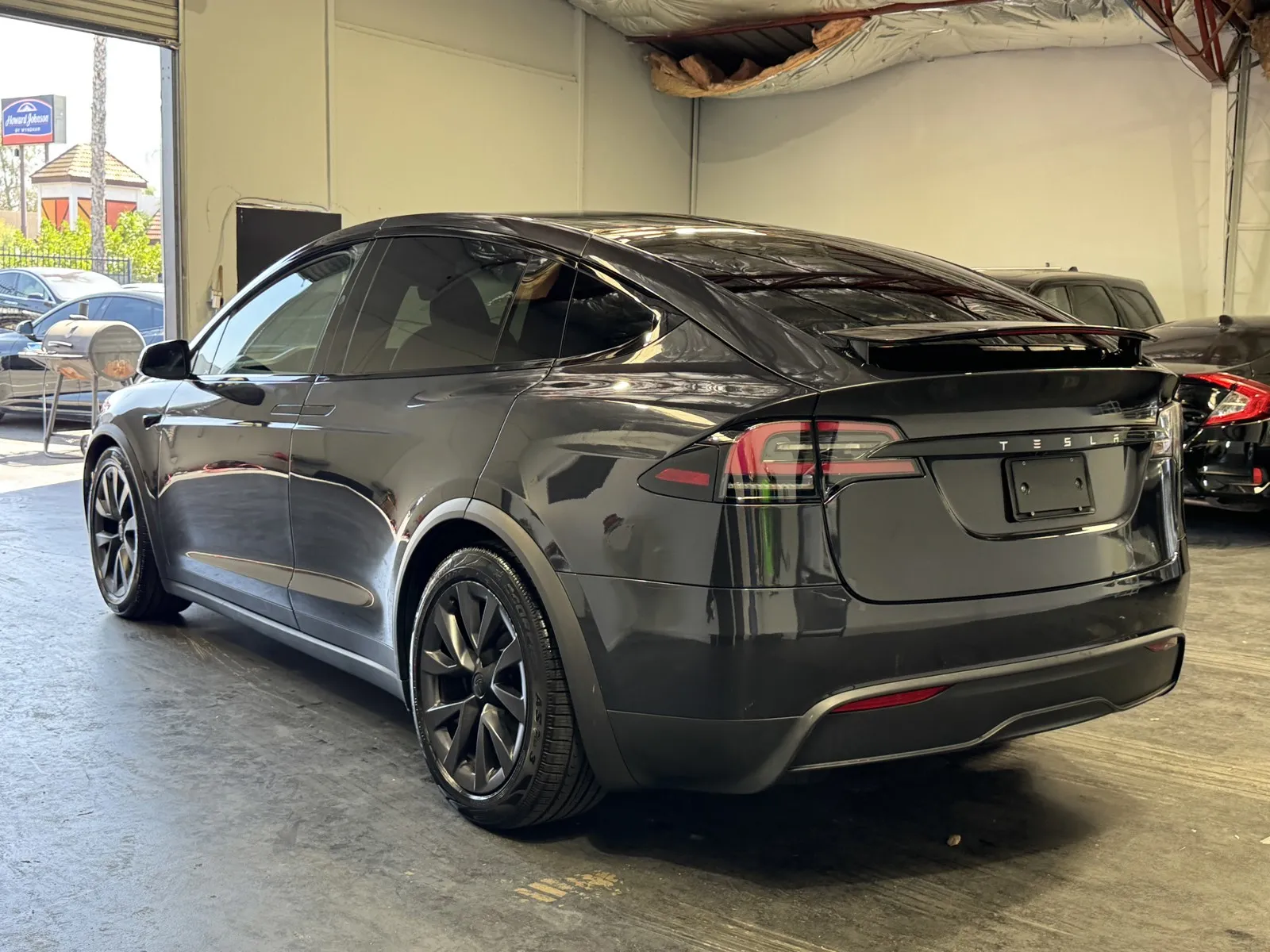 Tesla Model X photo 2