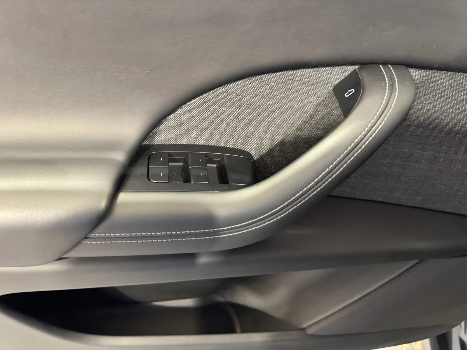 Tesla Model X photo 12
