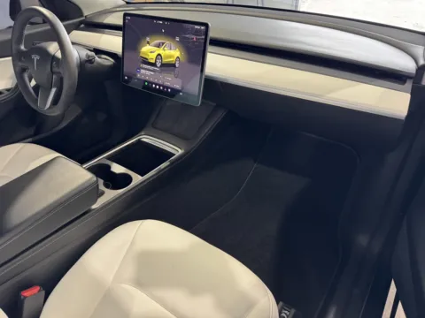 More photos of 2022 Tesla Model Y Long Range at Premium Autos - Norco, CA