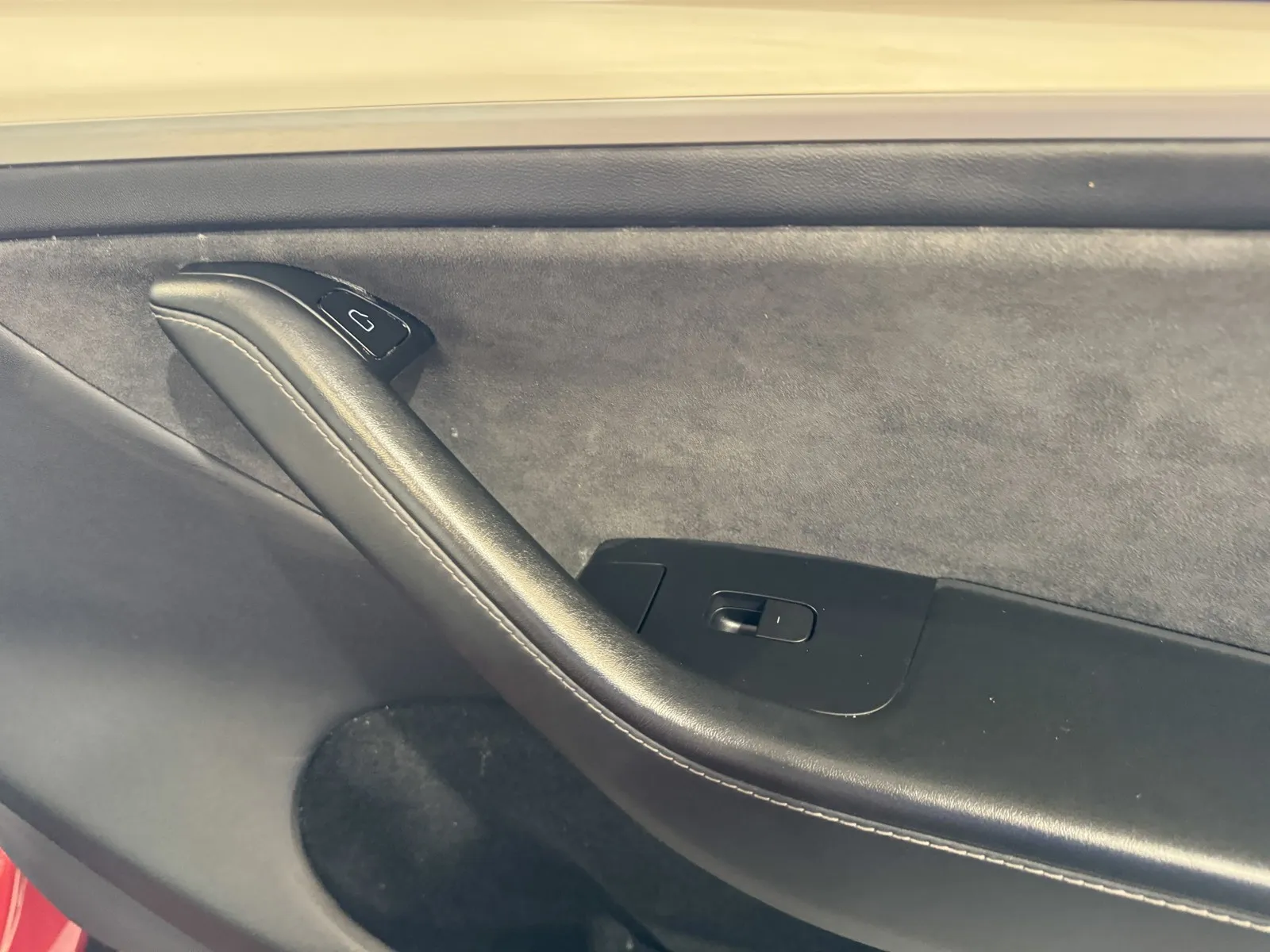 Tesla Model Y photo 8