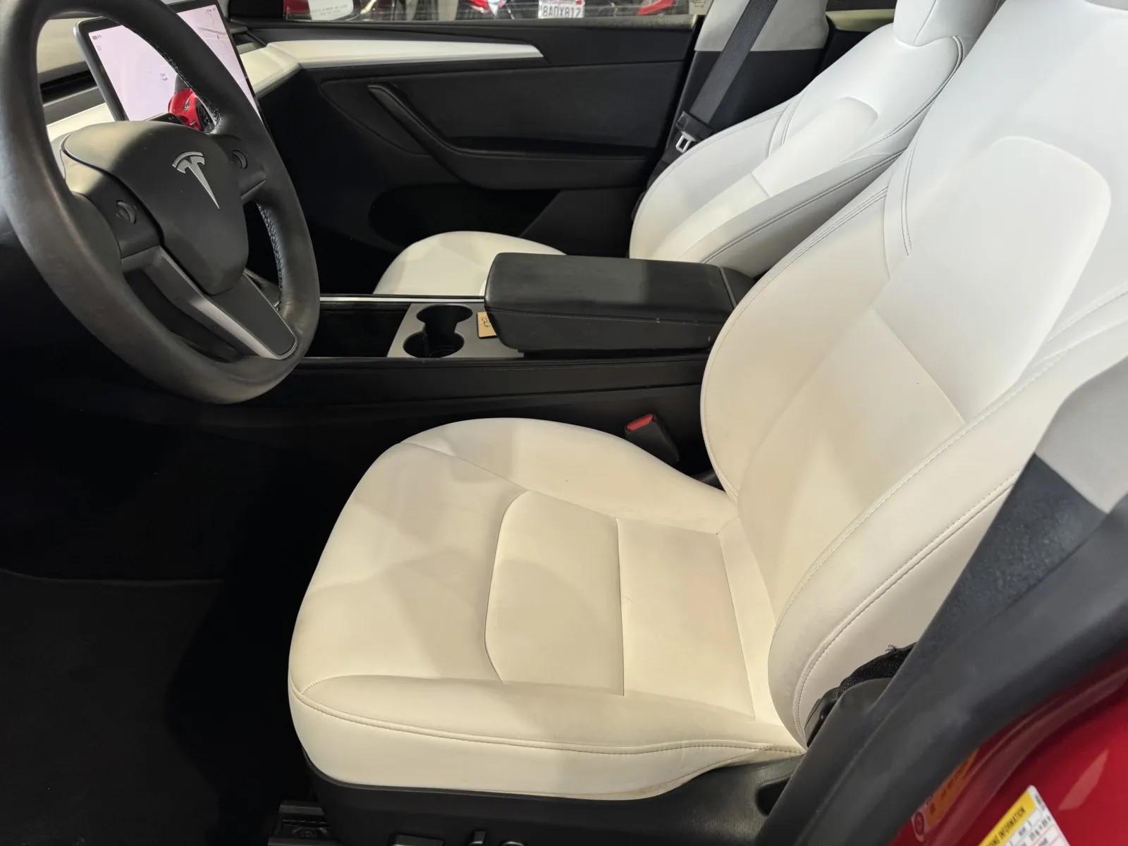 Tesla Model Y photo 14