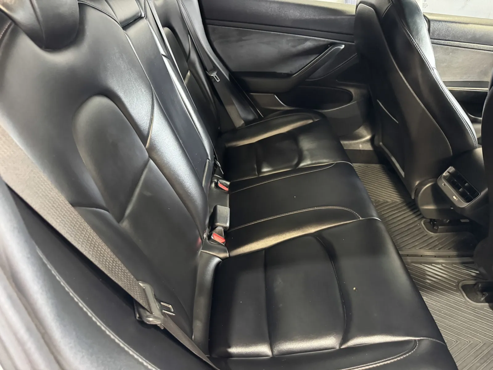 Tesla Model 3 photo 8