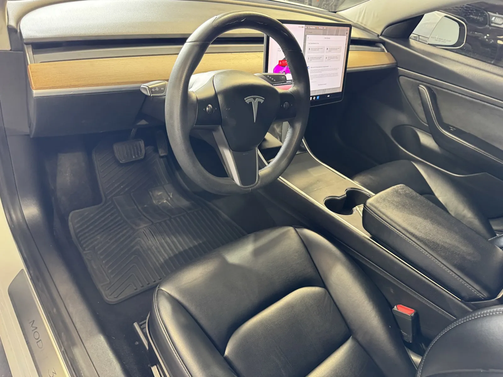Tesla Model 3 photo 12