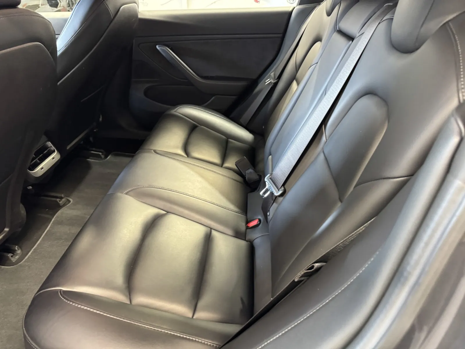 Tesla Model 3 photo 11